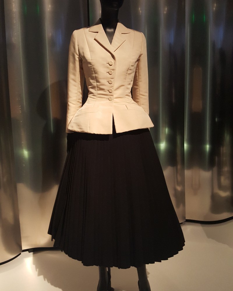 Bar suit (1947)